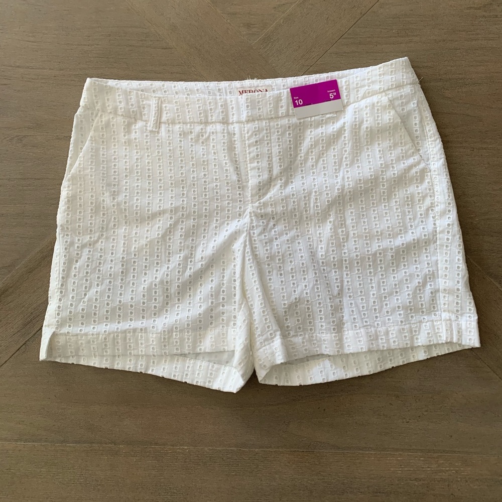 White shorts 5inch with detail NWT